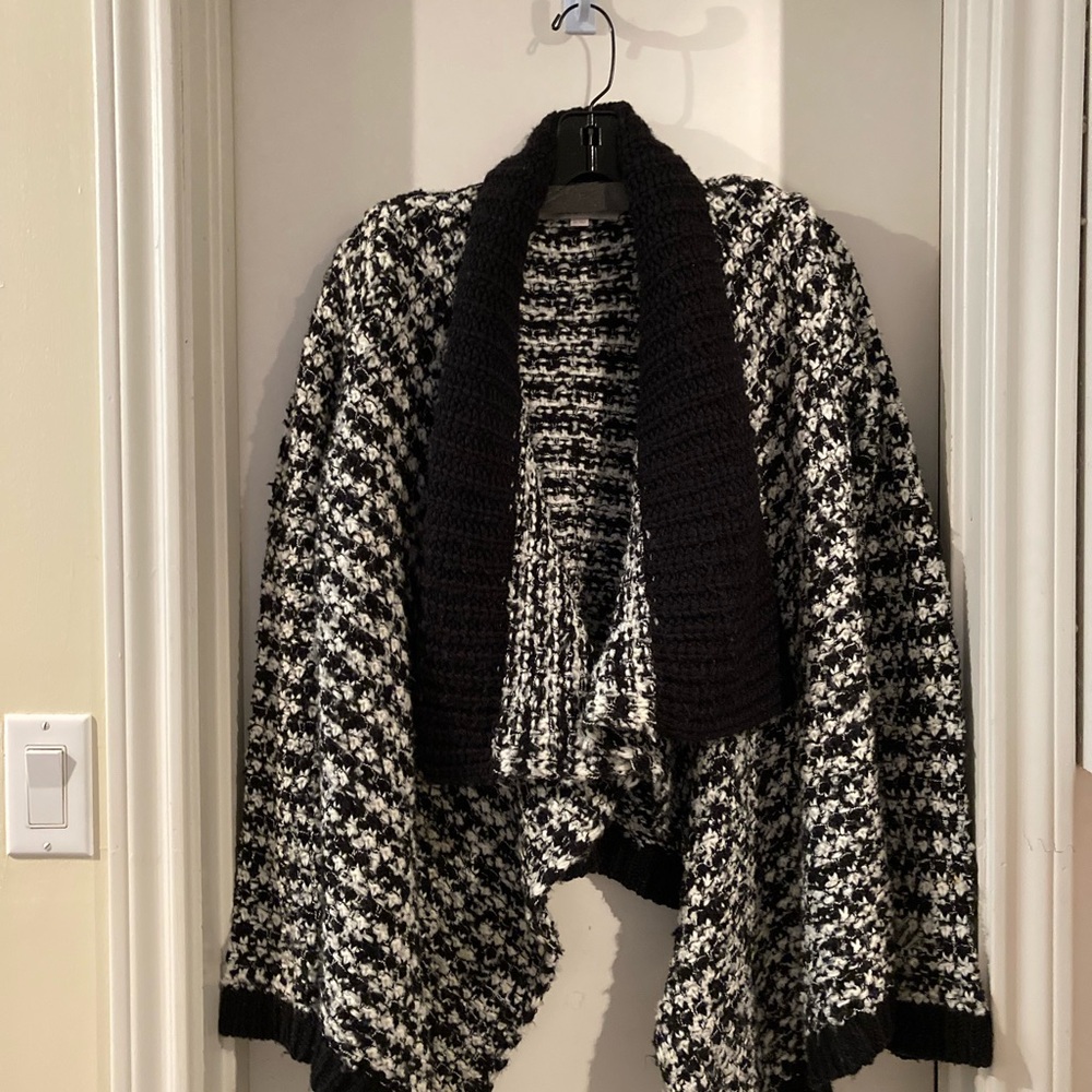 LOFT Black & White Knit Poncho Like Sweater w Sleeves.